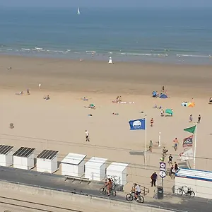  Appartement Raversijde With Seaview